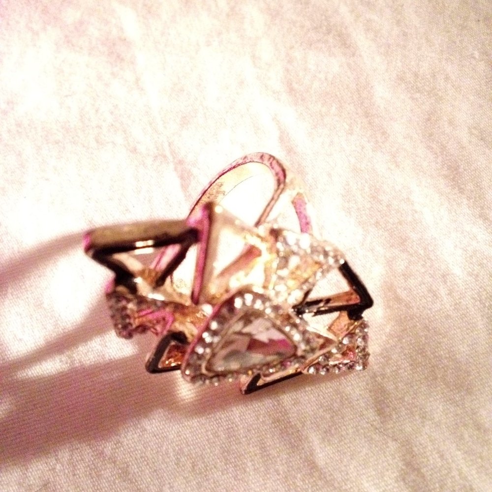 Tri Gold ring - Picture 4 of 15